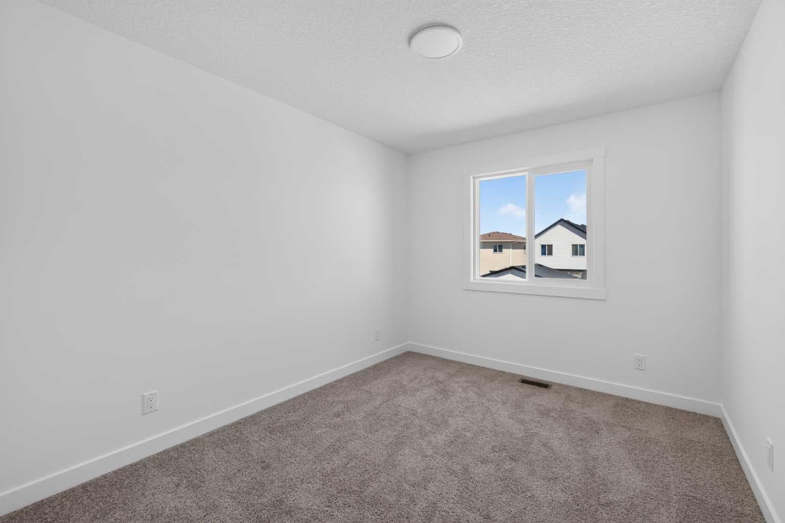 34 Chinook Winds Court SW