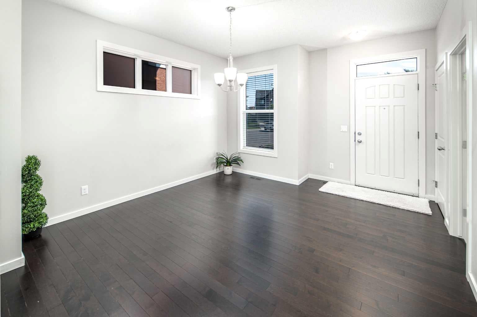 25 Marquis Place SE