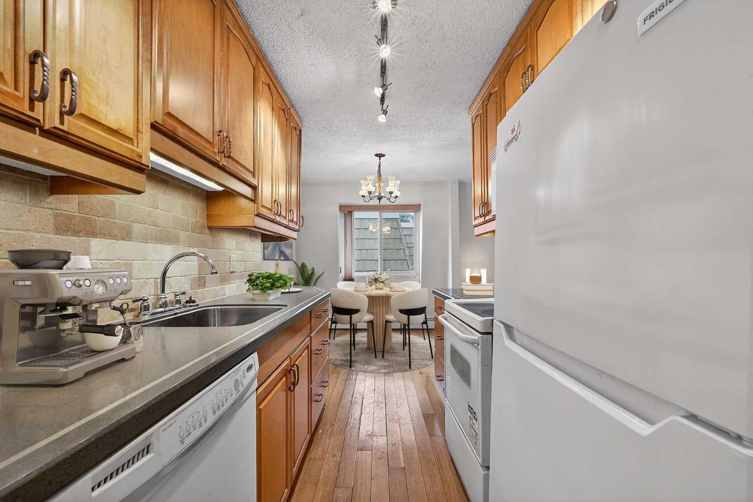 301, 508 Cedar Crescent SW