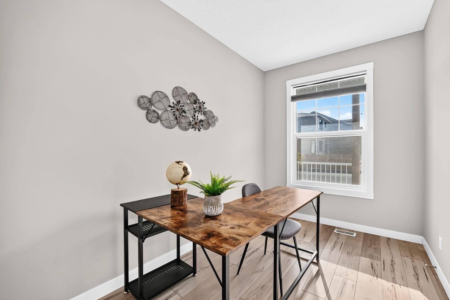 166 Howse Common NE