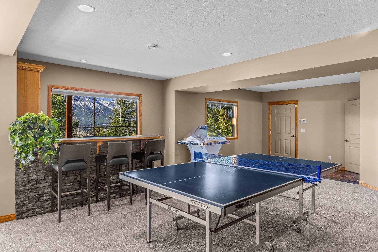 389 Eagle Heights 