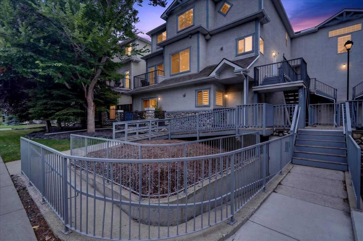 208, 622 56 Avenue SW