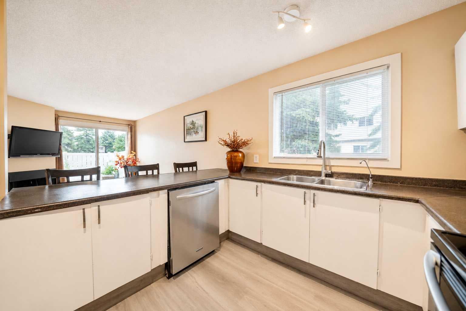 40, 3745 Fonda Way SE
