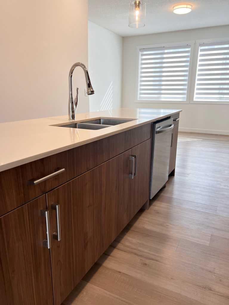902, 33 Merganser Drive W