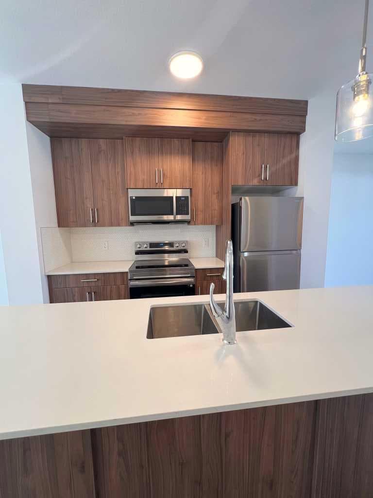 902, 33 Merganser Drive W