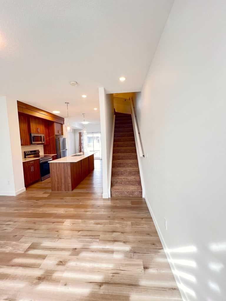 902, 33 Merganser Drive W