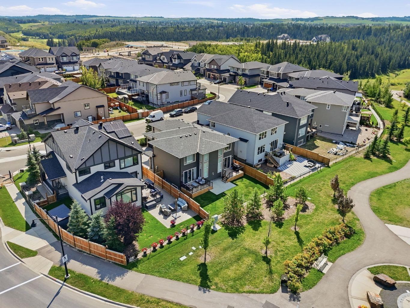10 Legacy Woods Crescent SE
