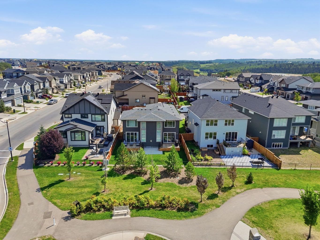10 Legacy Woods Crescent SE