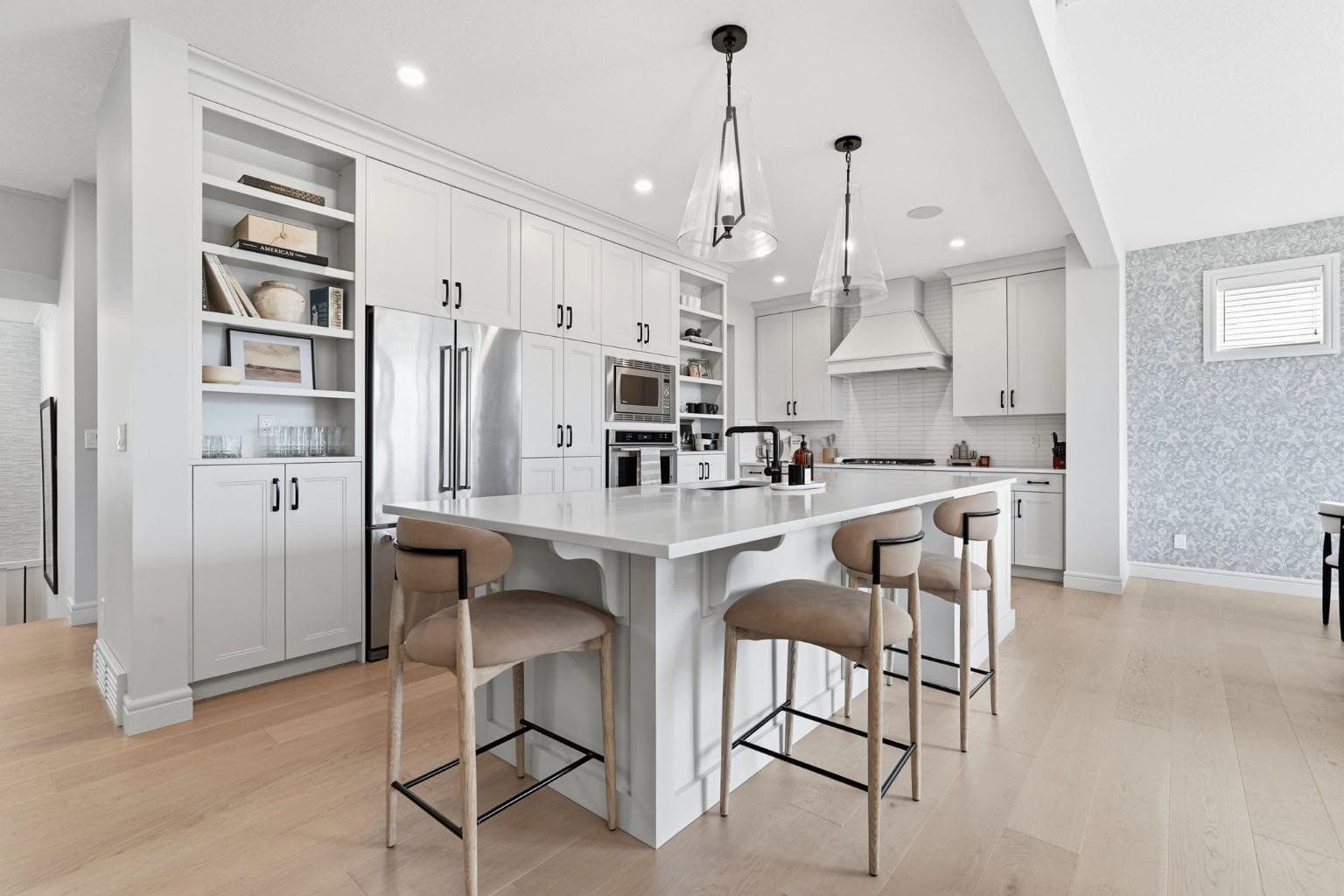 10 Legacy Woods Crescent SE