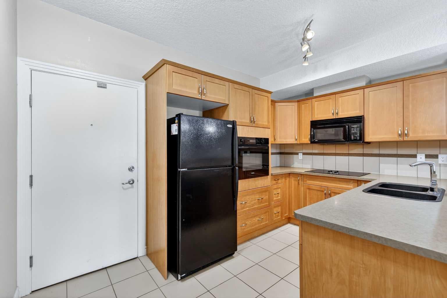 137, 60 Royal Oak Plaza NW