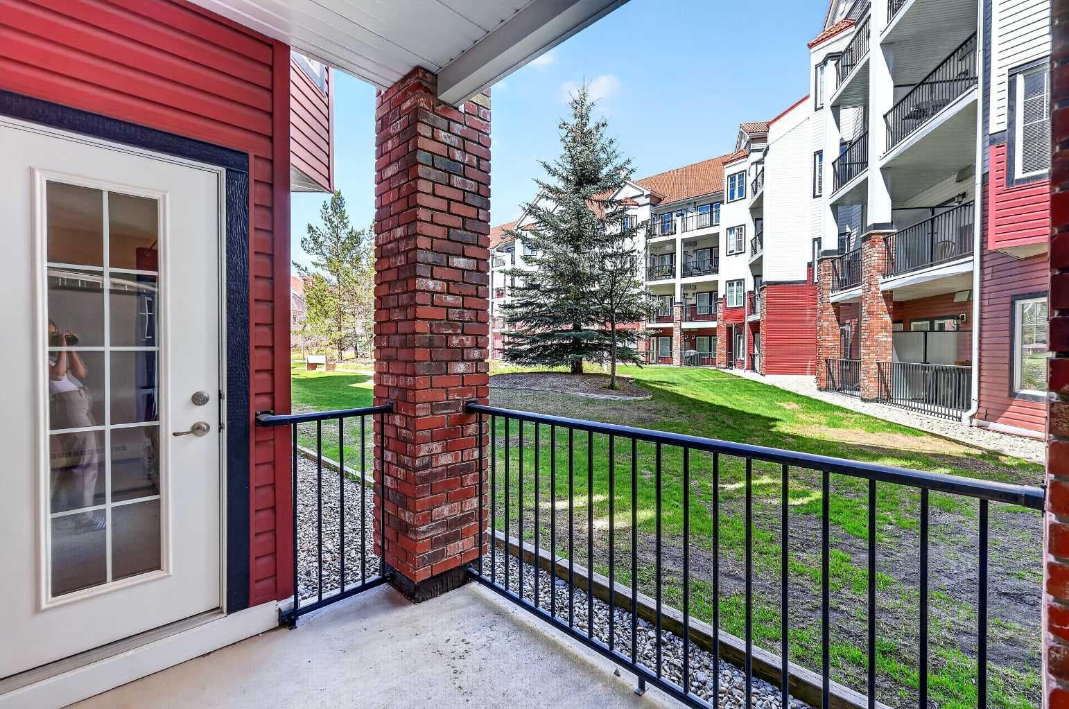 137, 60 Royal Oak Plaza NW