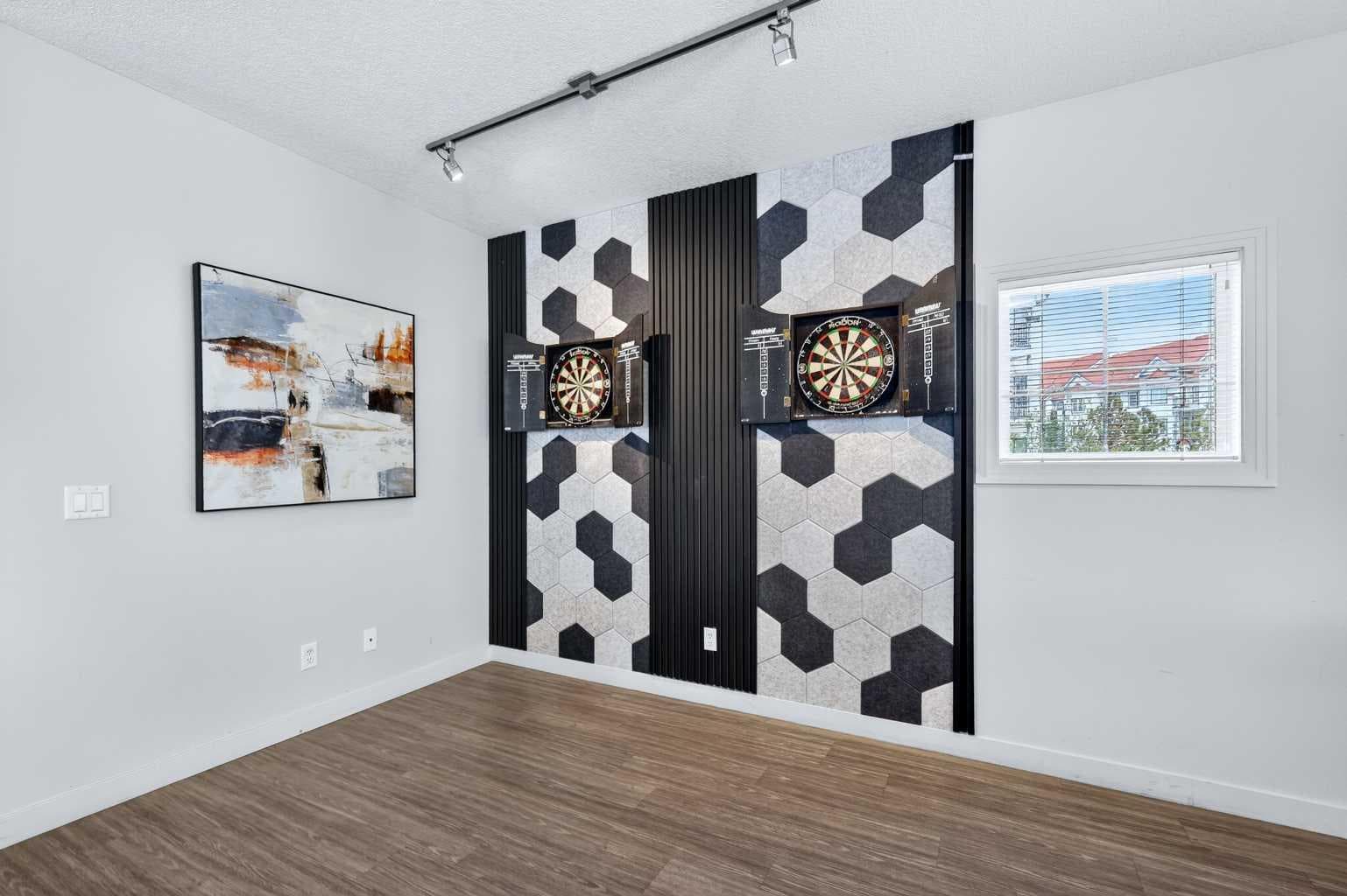 137, 60 Royal Oak Plaza NW