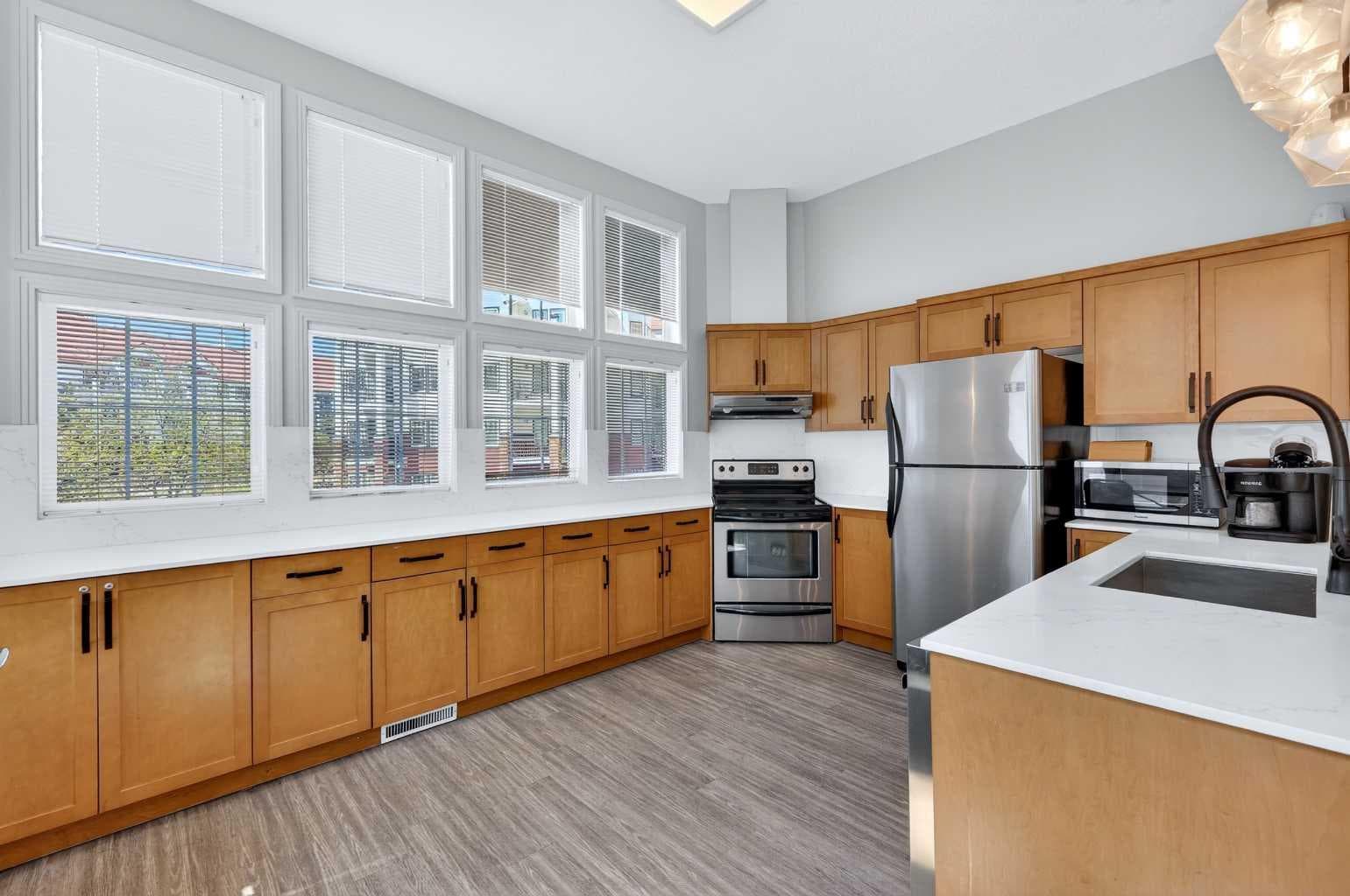 137, 60 Royal Oak Plaza NW