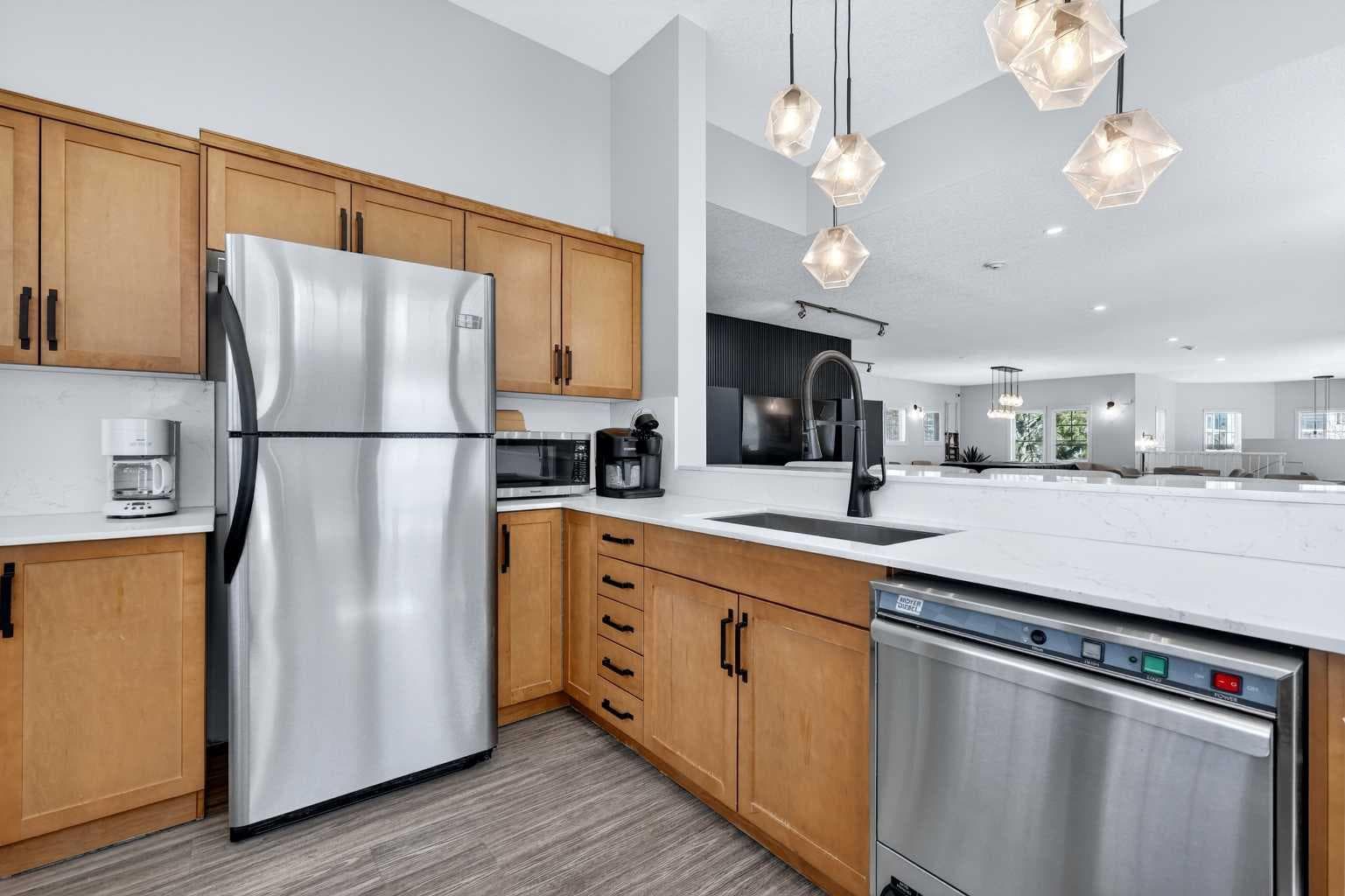 137, 60 Royal Oak Plaza NW