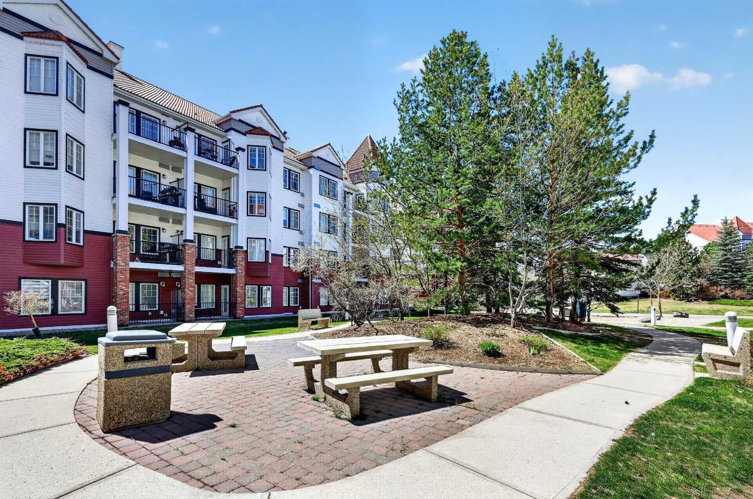 137, 60 Royal Oak Plaza NW