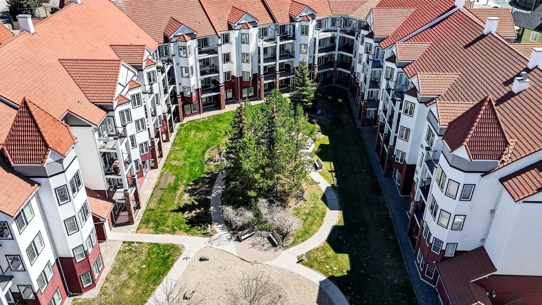 137, 60 Royal Oak Plaza NW