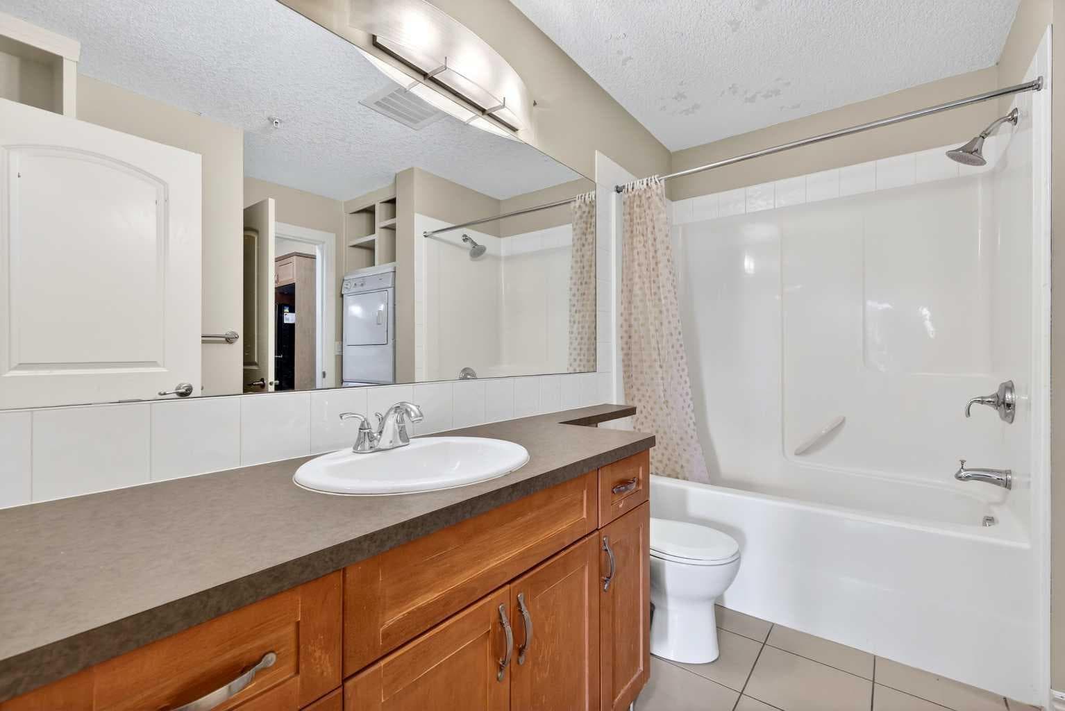 137, 60 Royal Oak Plaza NW