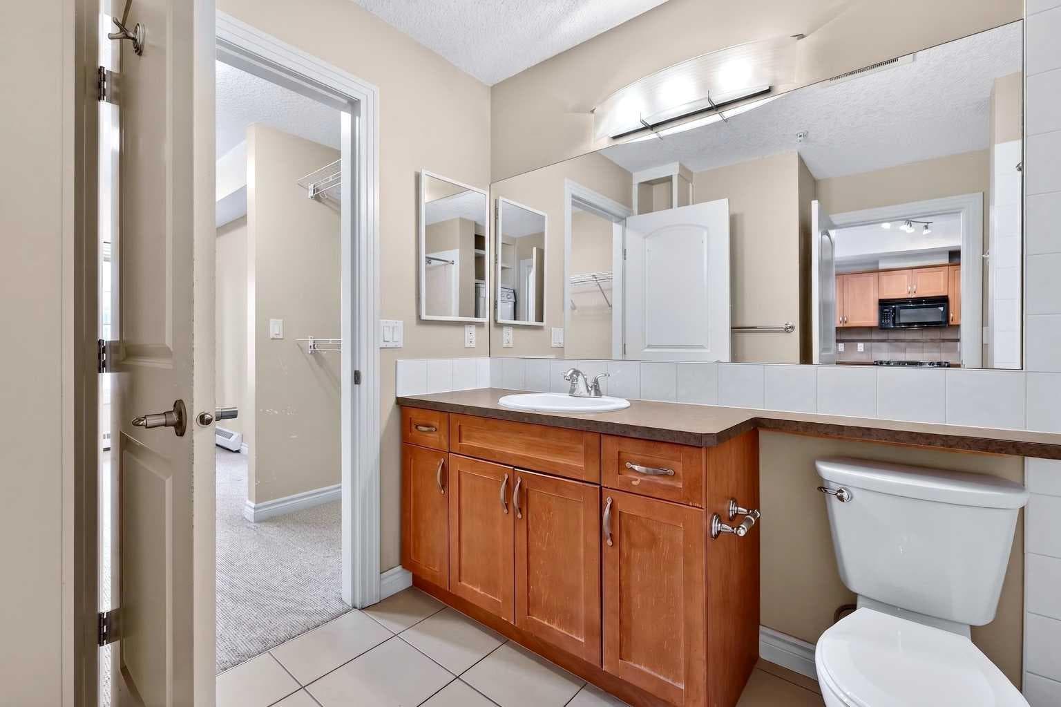 137, 60 Royal Oak Plaza NW