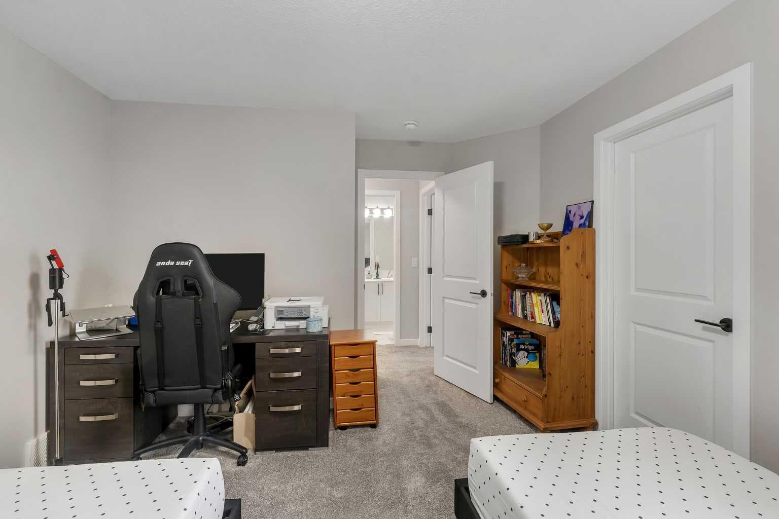 341 Walcrest View SE