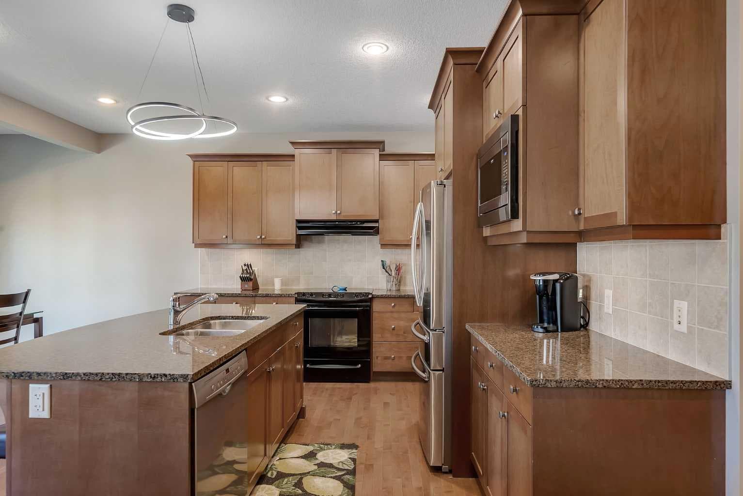 140 Aspenmere Close 