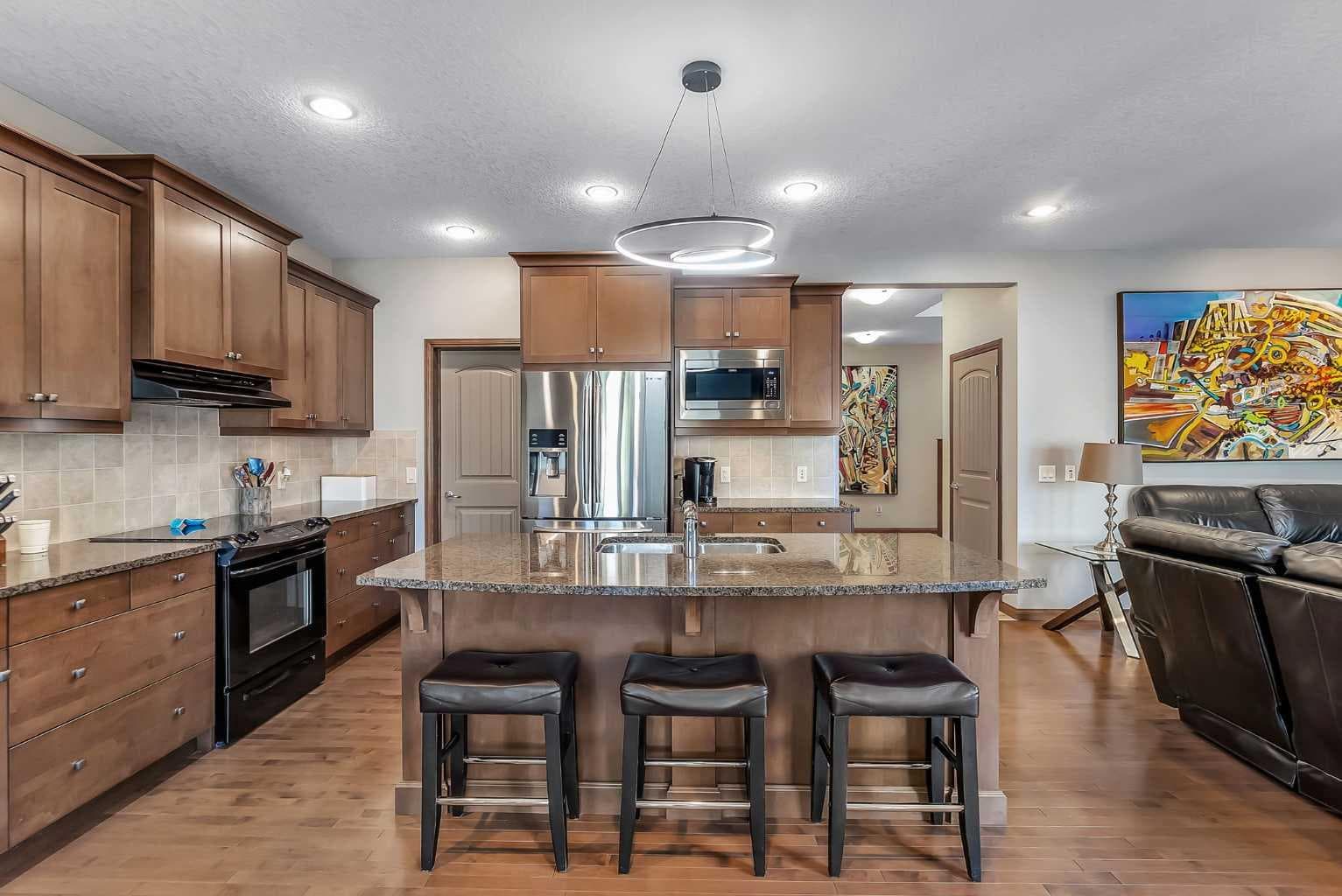 140 Aspenmere Close 