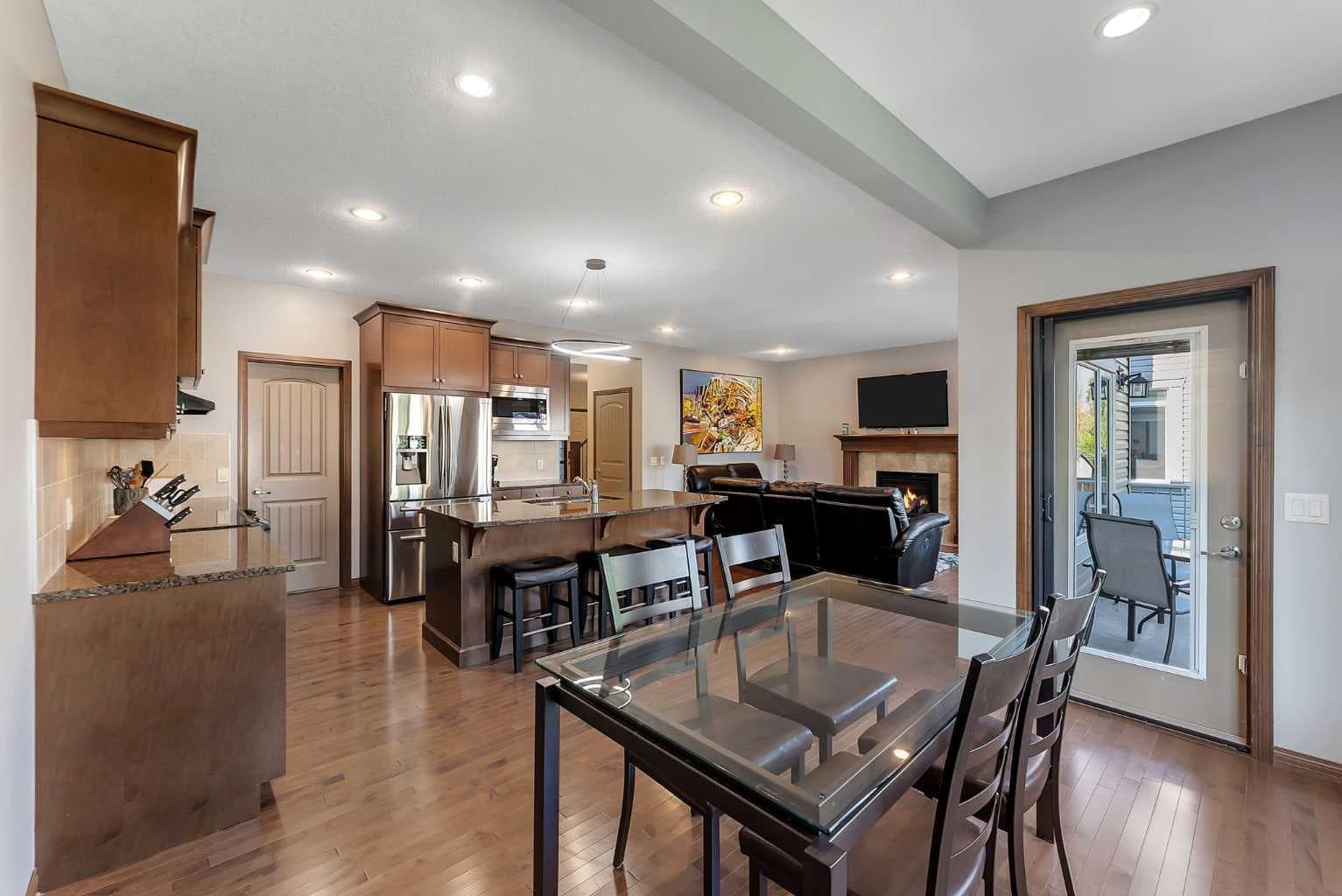 140 Aspenmere Close 