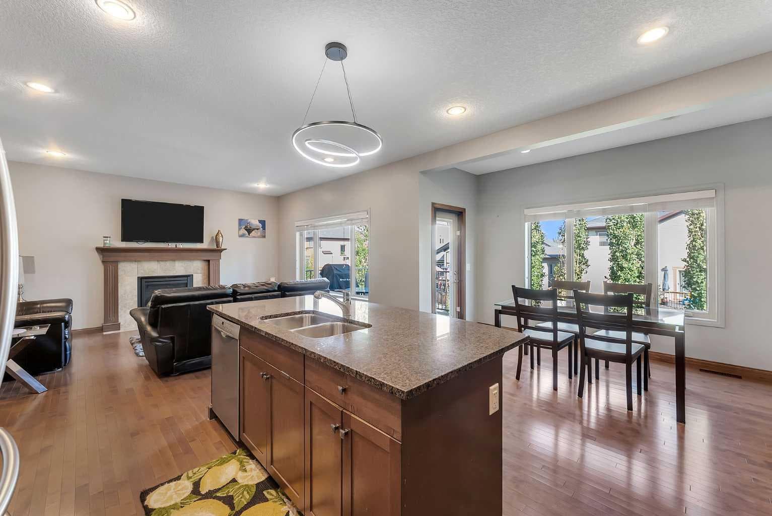 140 Aspenmere Close 