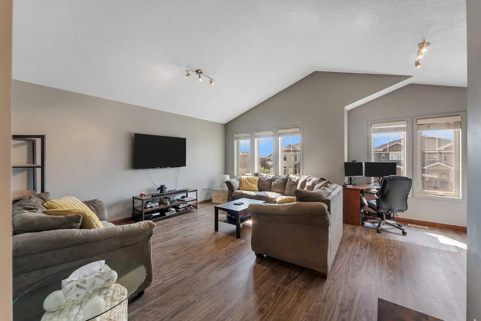 140 Aspenmere Close 