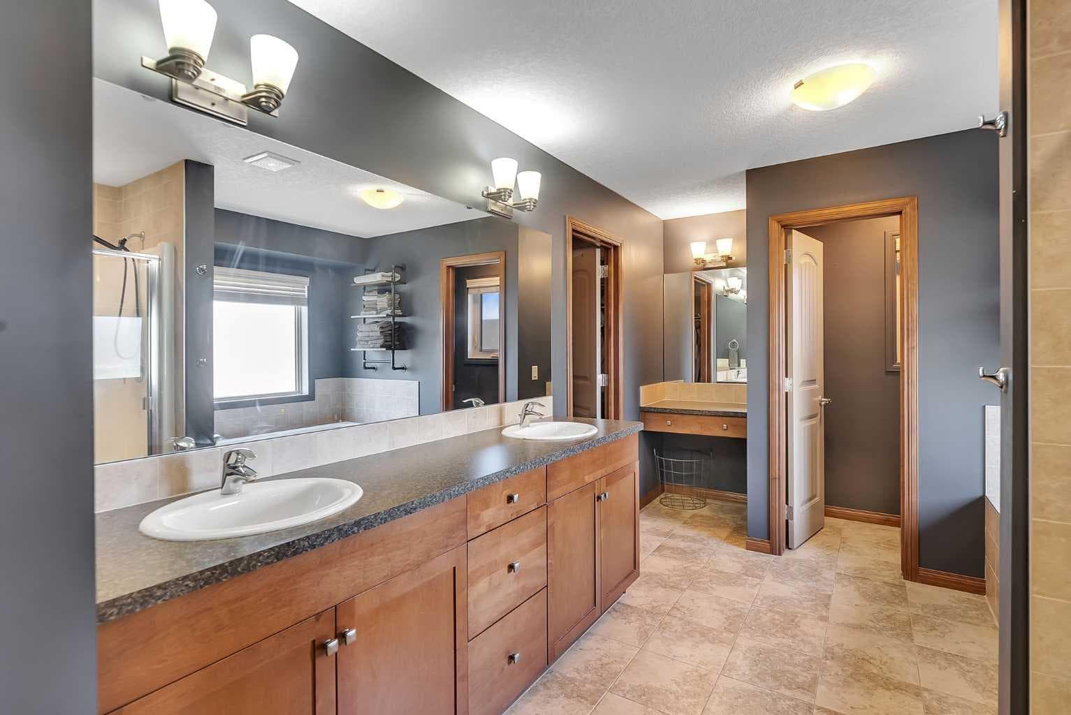 140 Aspenmere Close 