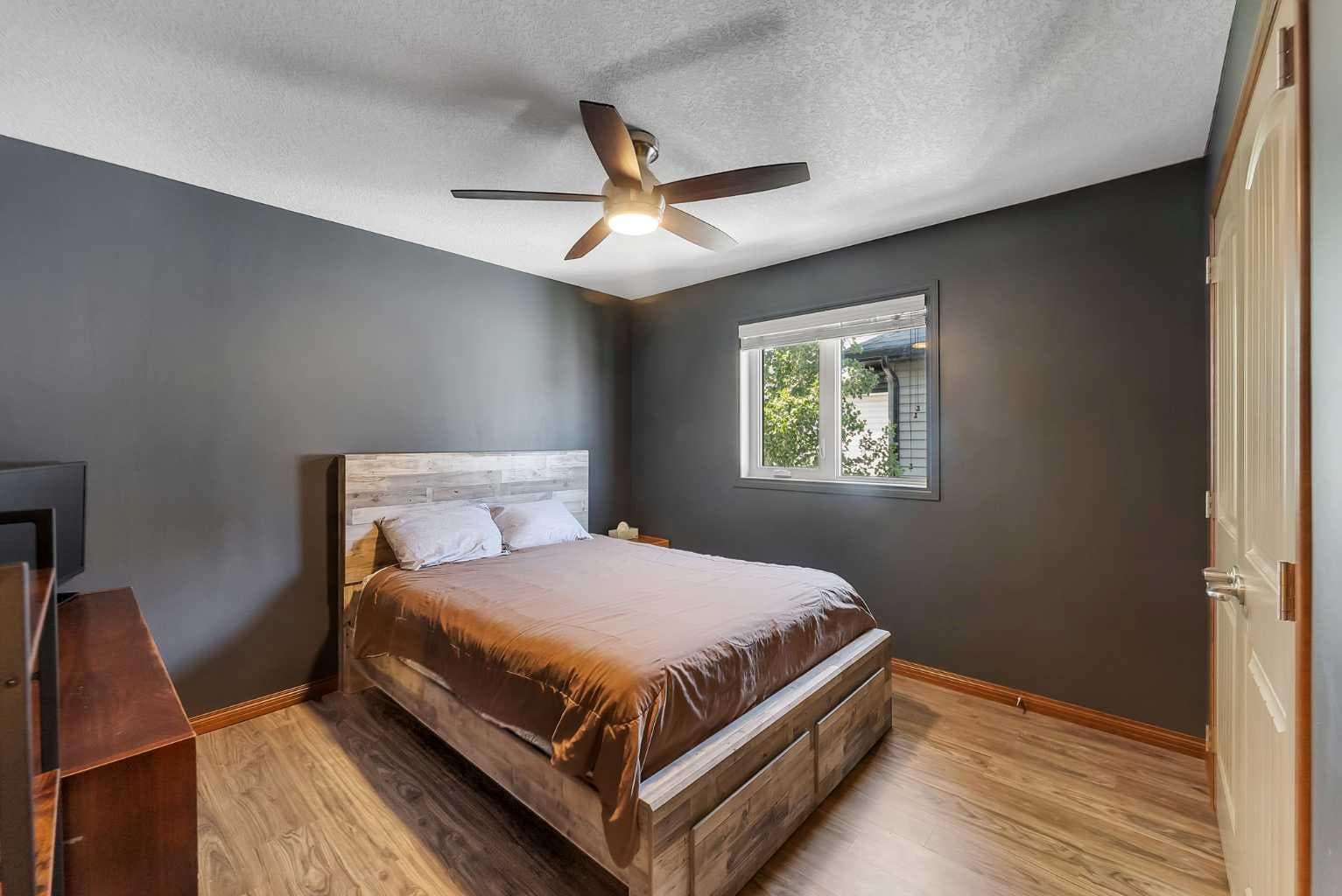 140 Aspenmere Close 