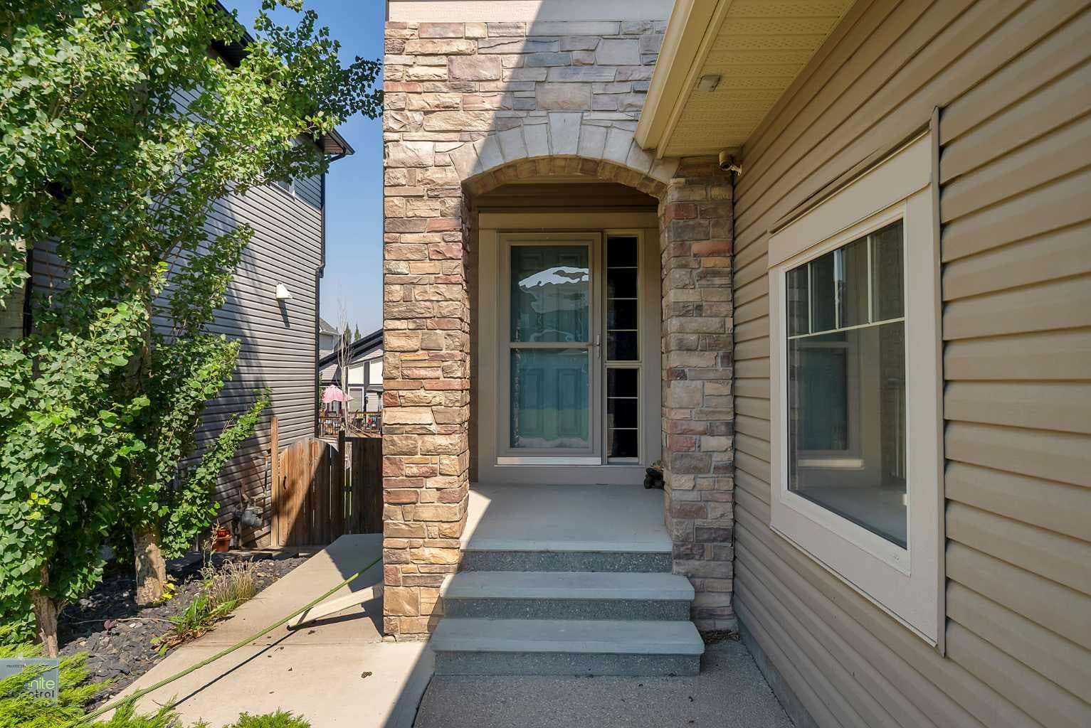 140 Aspenmere Close 