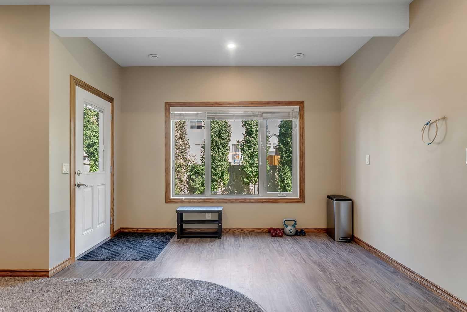 140 Aspenmere Close 