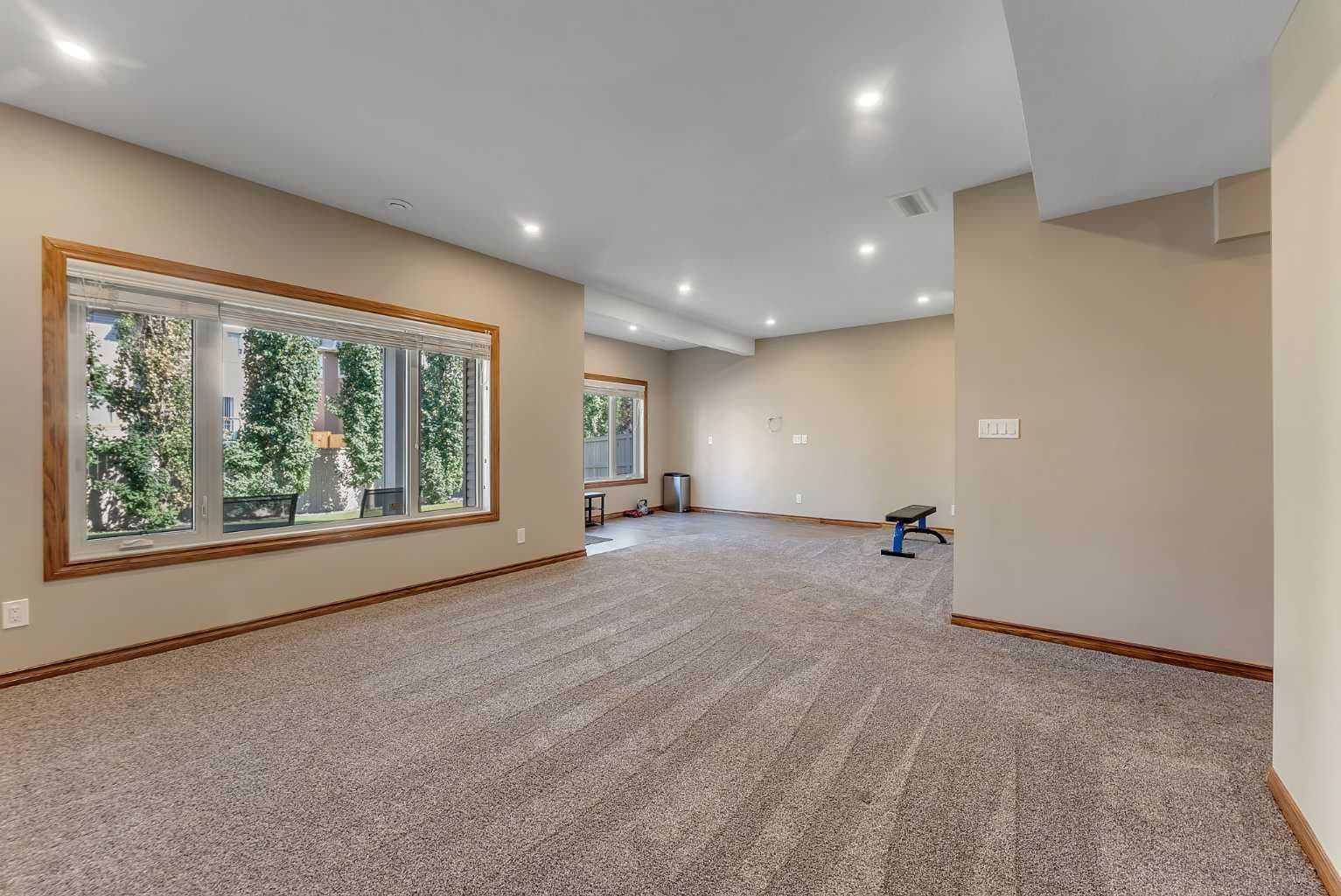 140 Aspenmere Close 