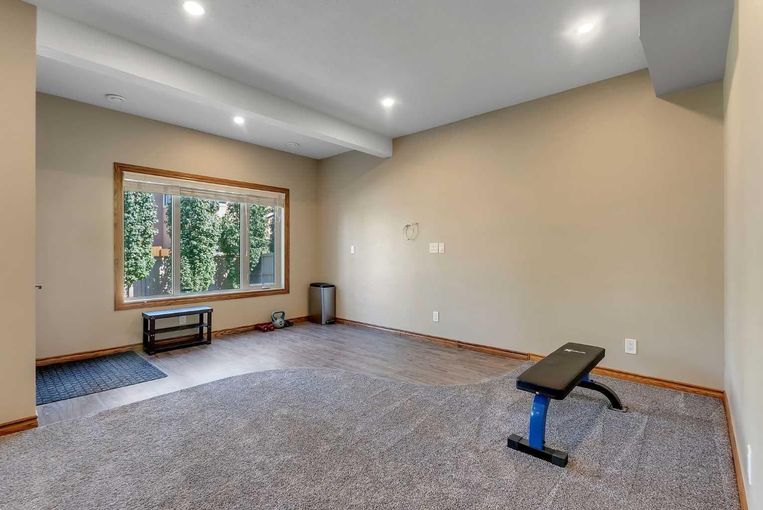 140 Aspenmere Close 