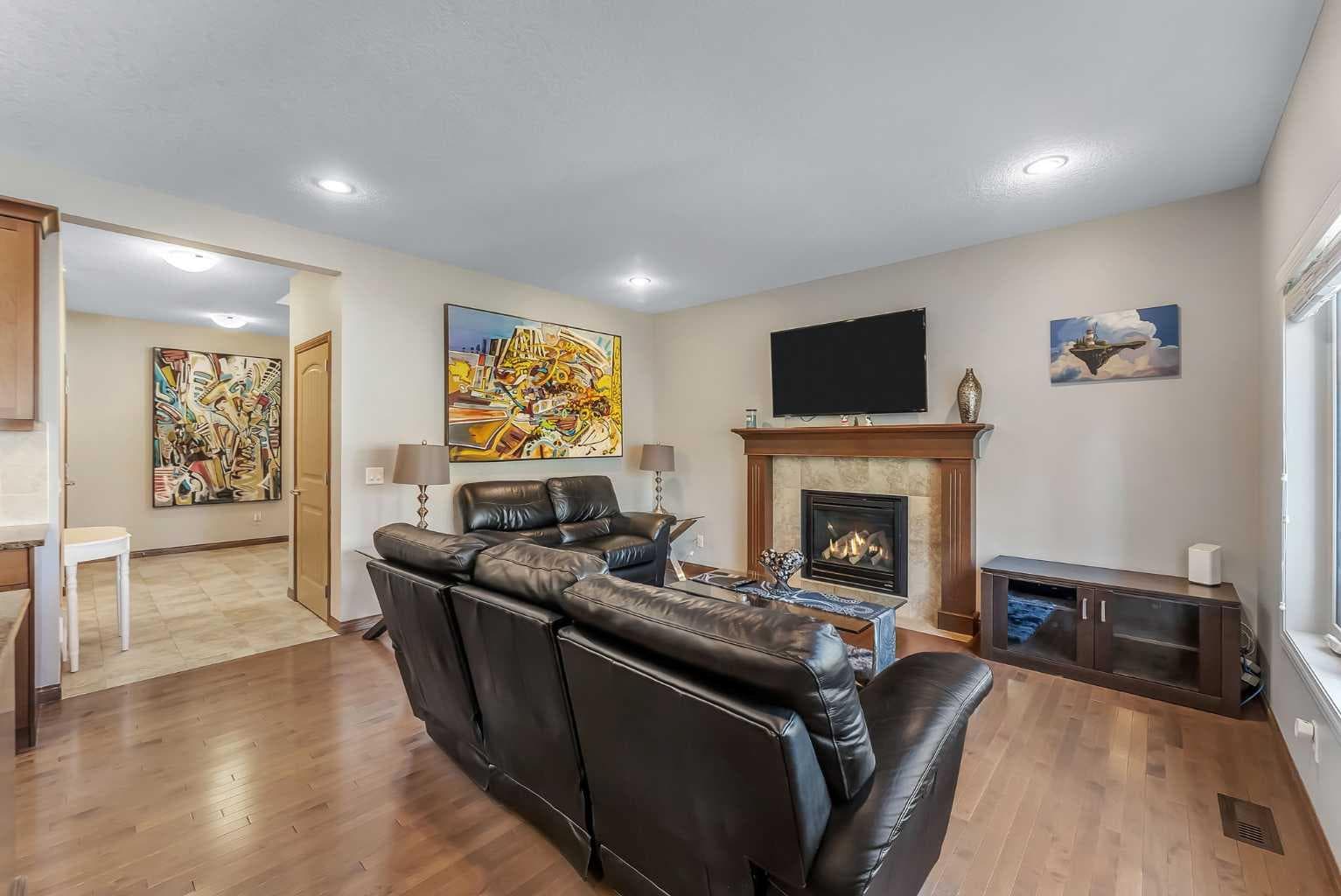 140 Aspenmere Close 