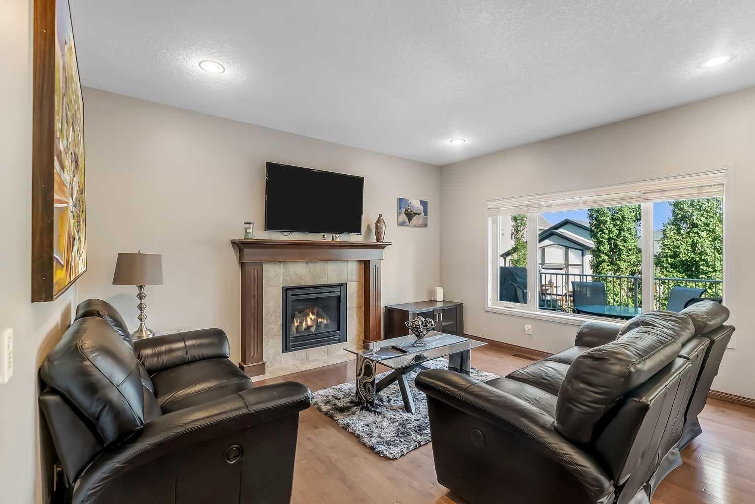140 Aspenmere Close 