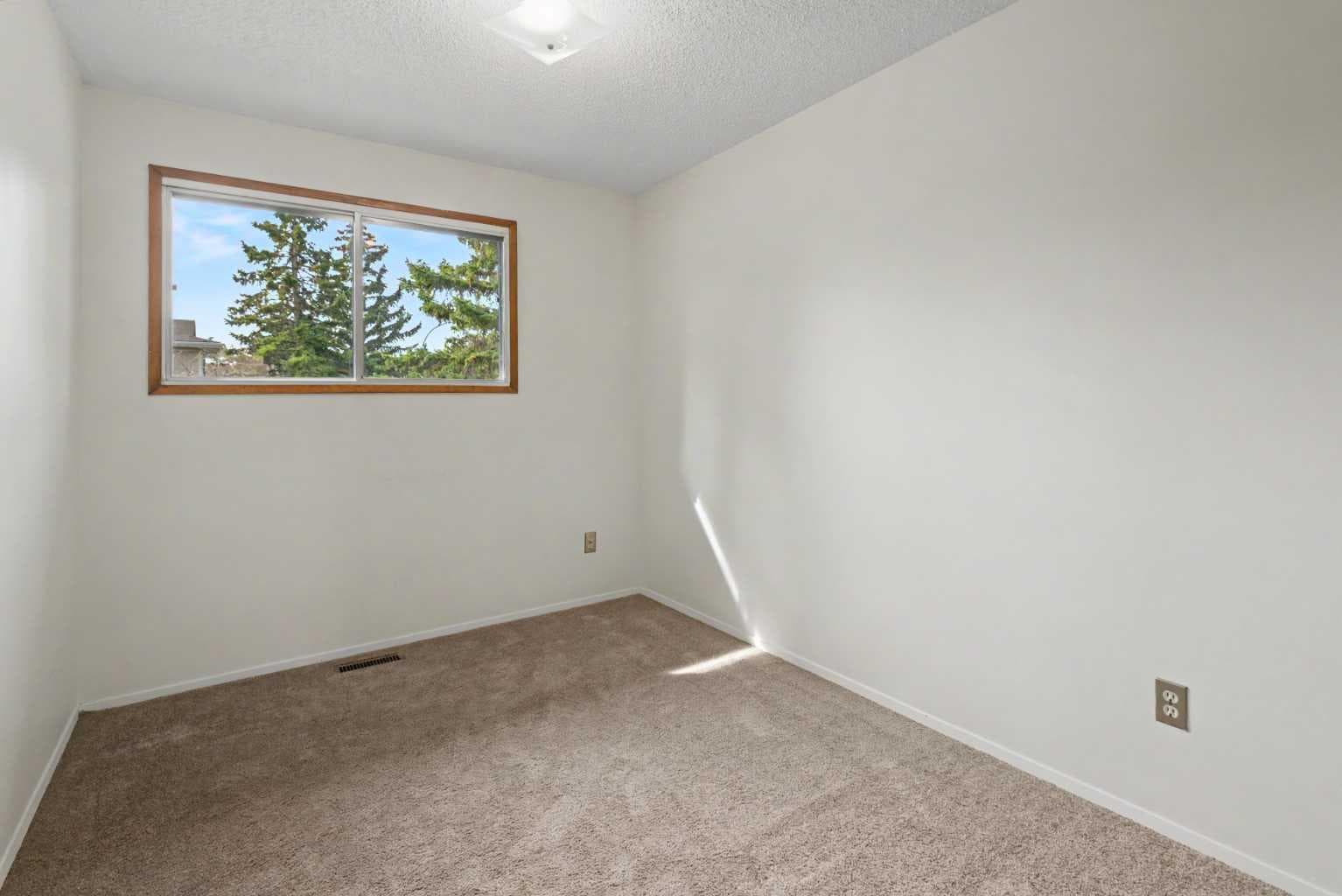 88 Woodfern Rise SW