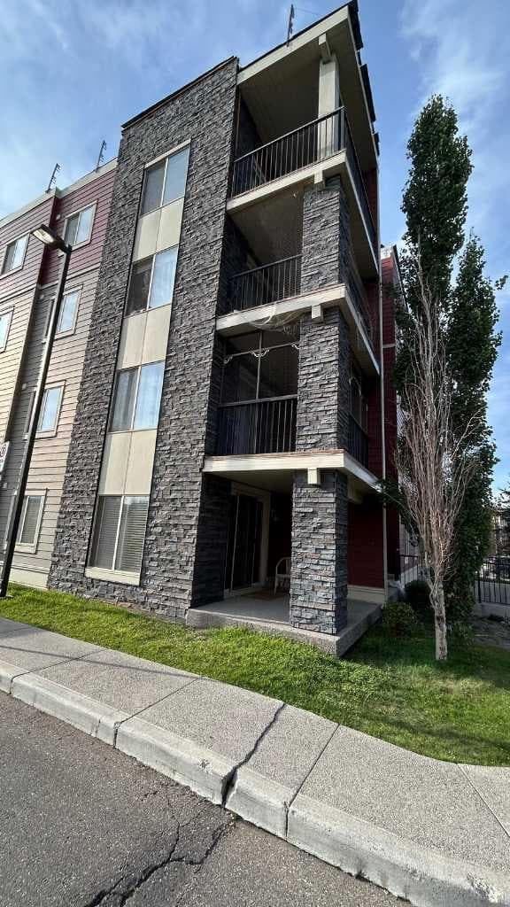 218, 5 Saddlestone Way NE