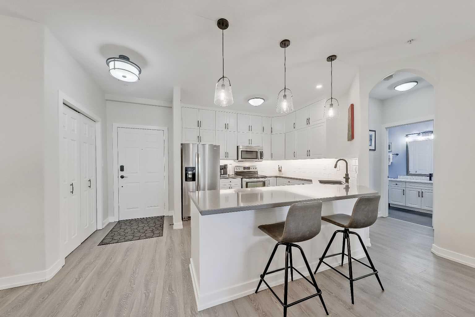 402, 2419 Erlton Road SW