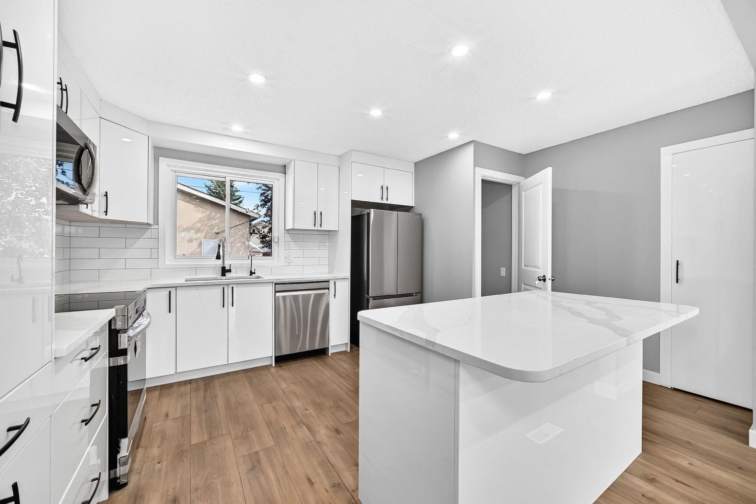 208 Penbrooke Way SE
