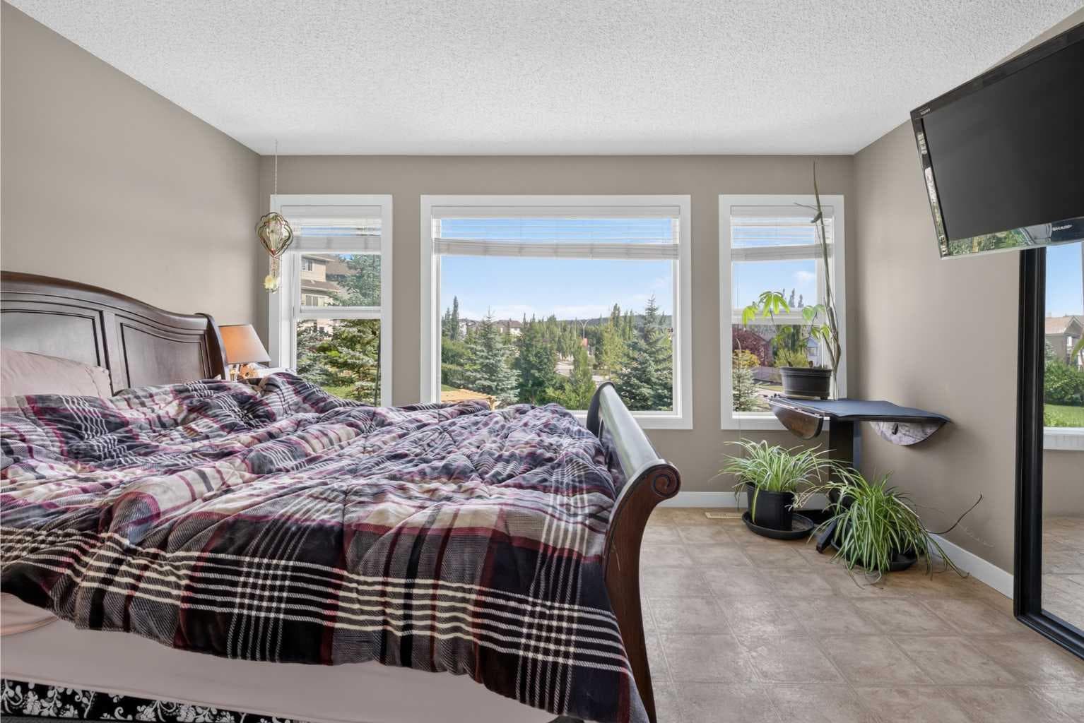 4 Sunset Square 
