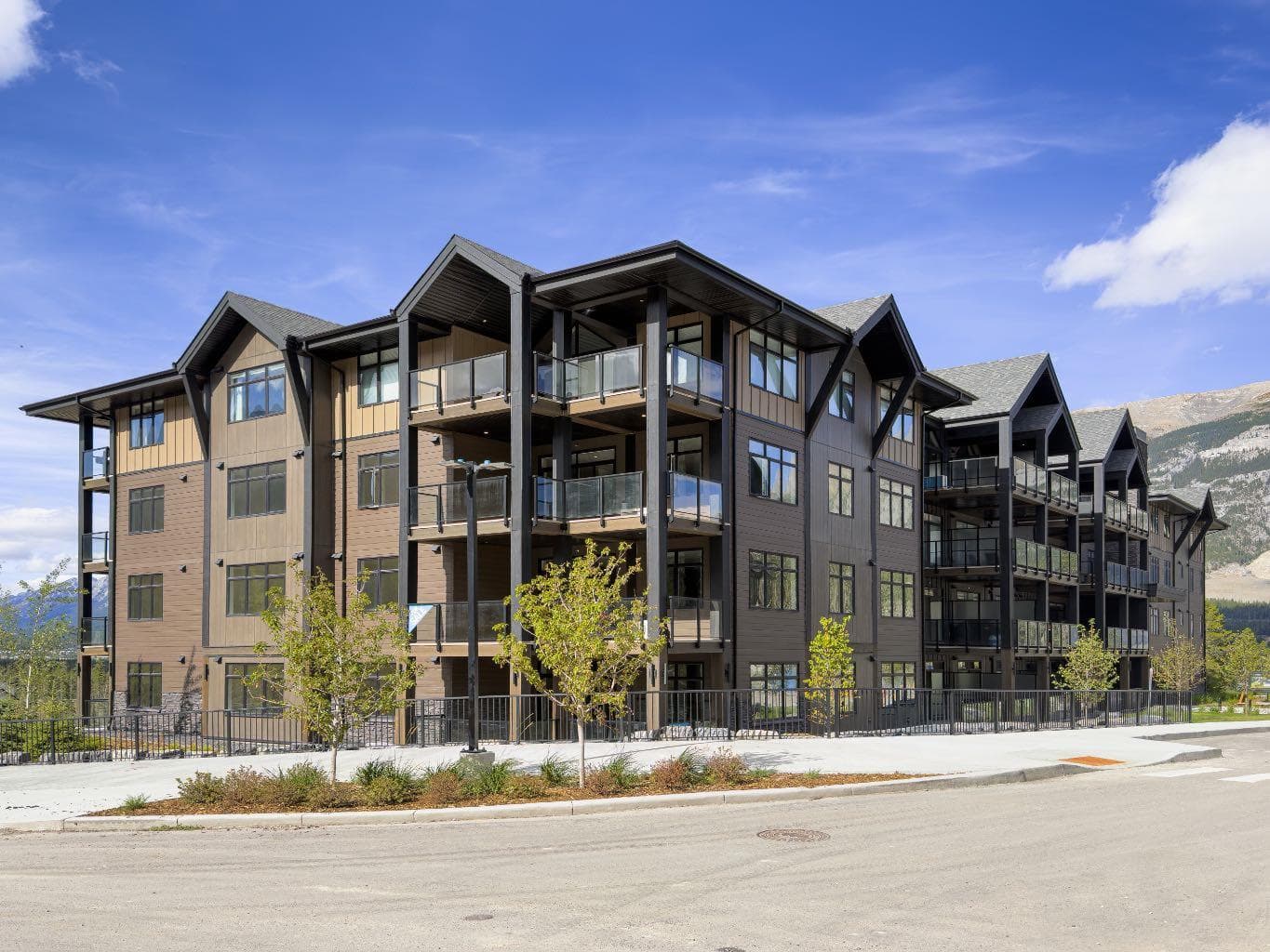 207, 10 Cascade Ridge 