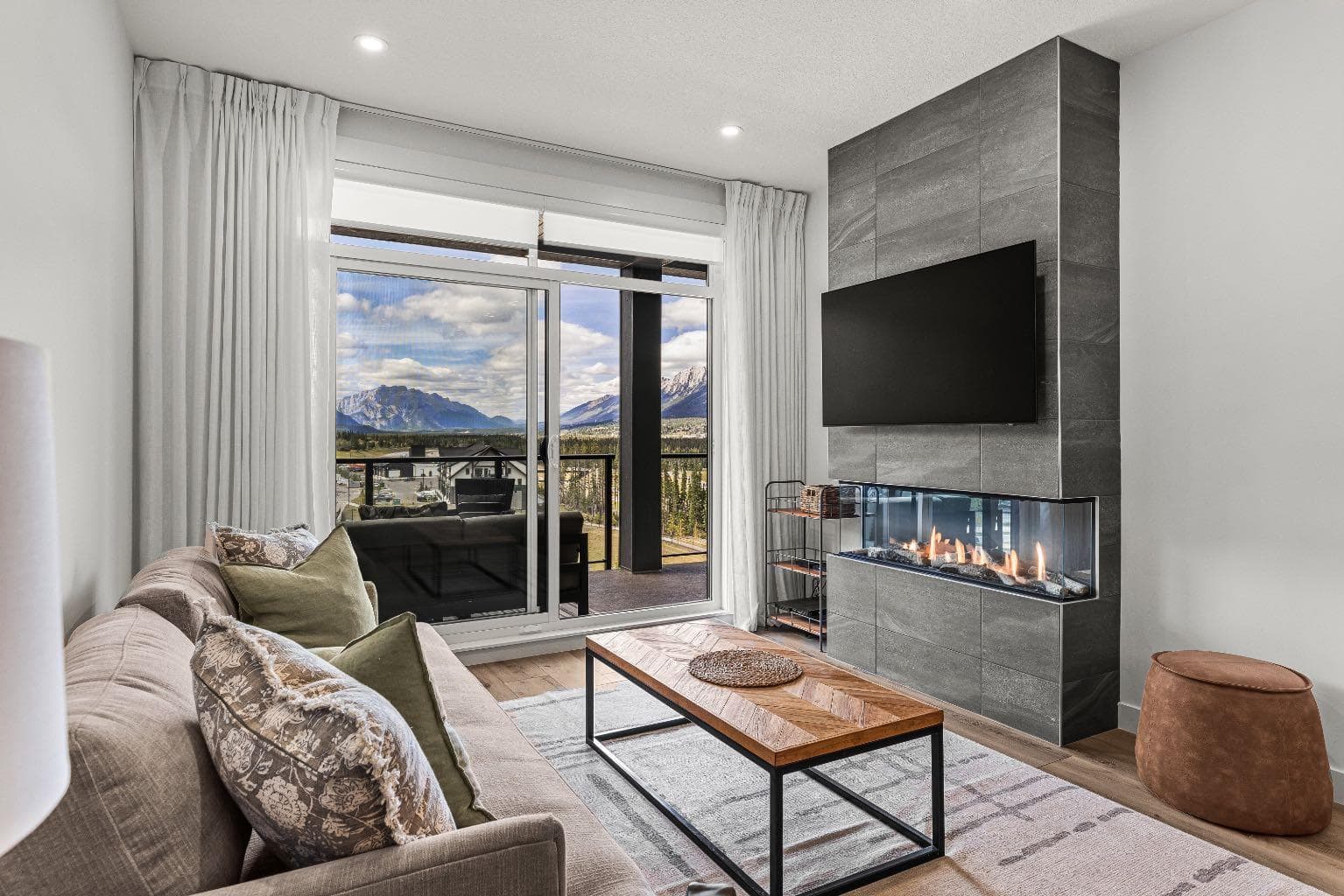 207, 10 Cascade Ridge 