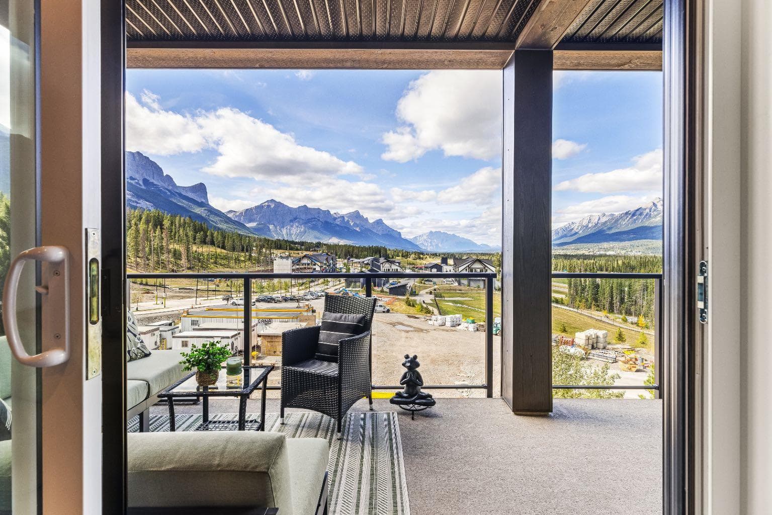 207, 10 Cascade Ridge 