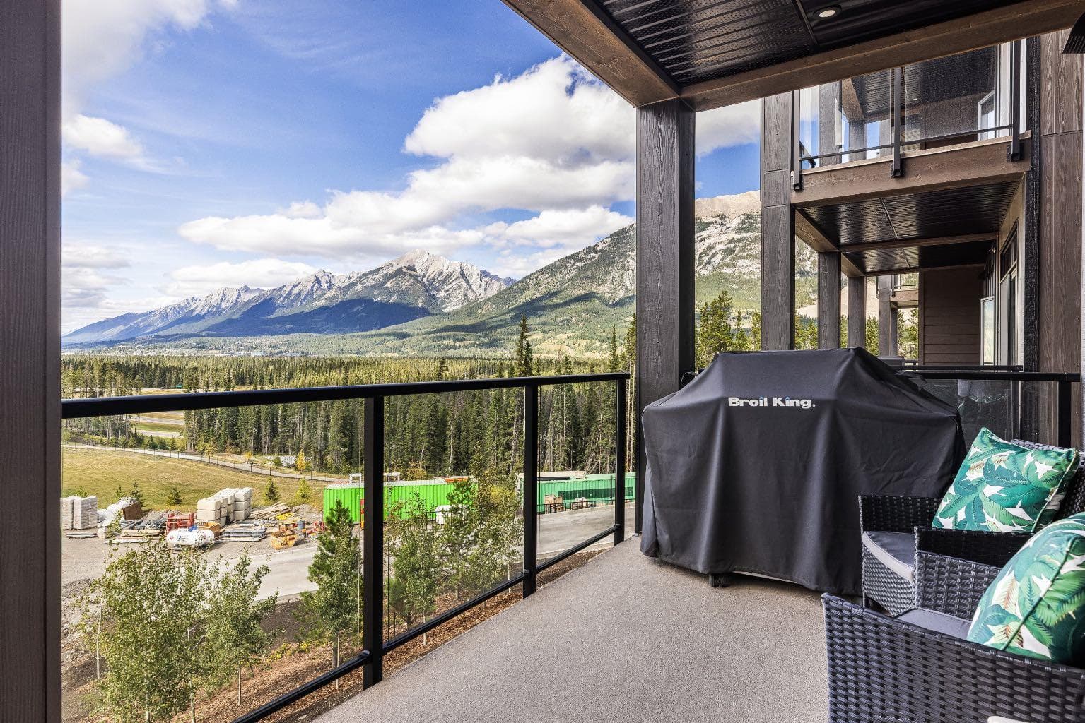 207, 10 Cascade Ridge 