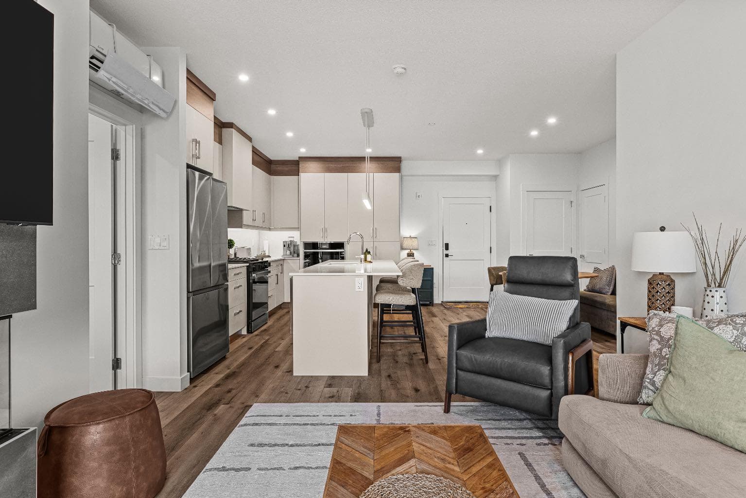 207, 10 Cascade Ridge 