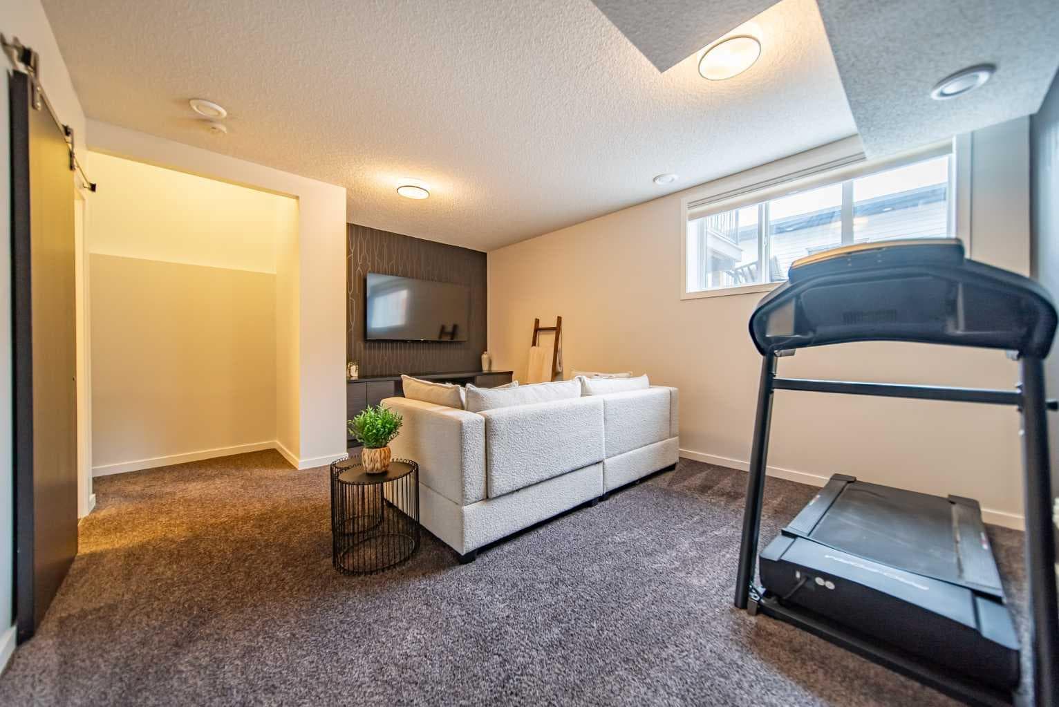 41 Masters Crescent SE