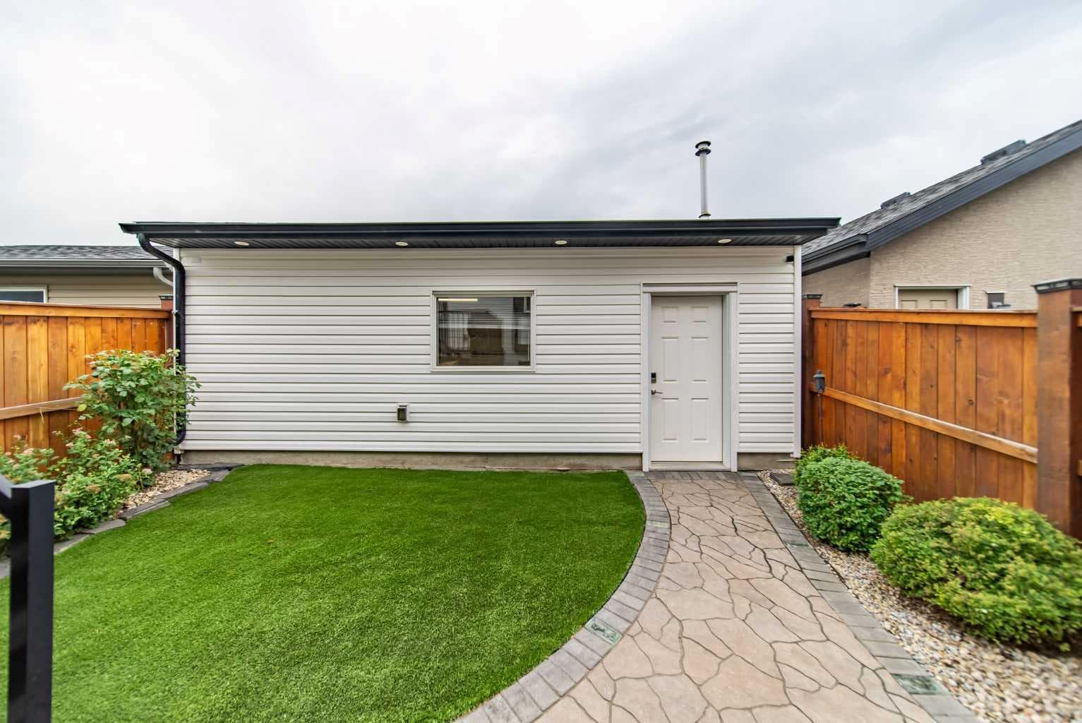 41 Masters Crescent SE
