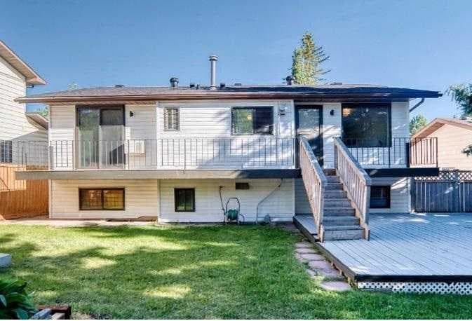 19 Hawkwood Drive NW