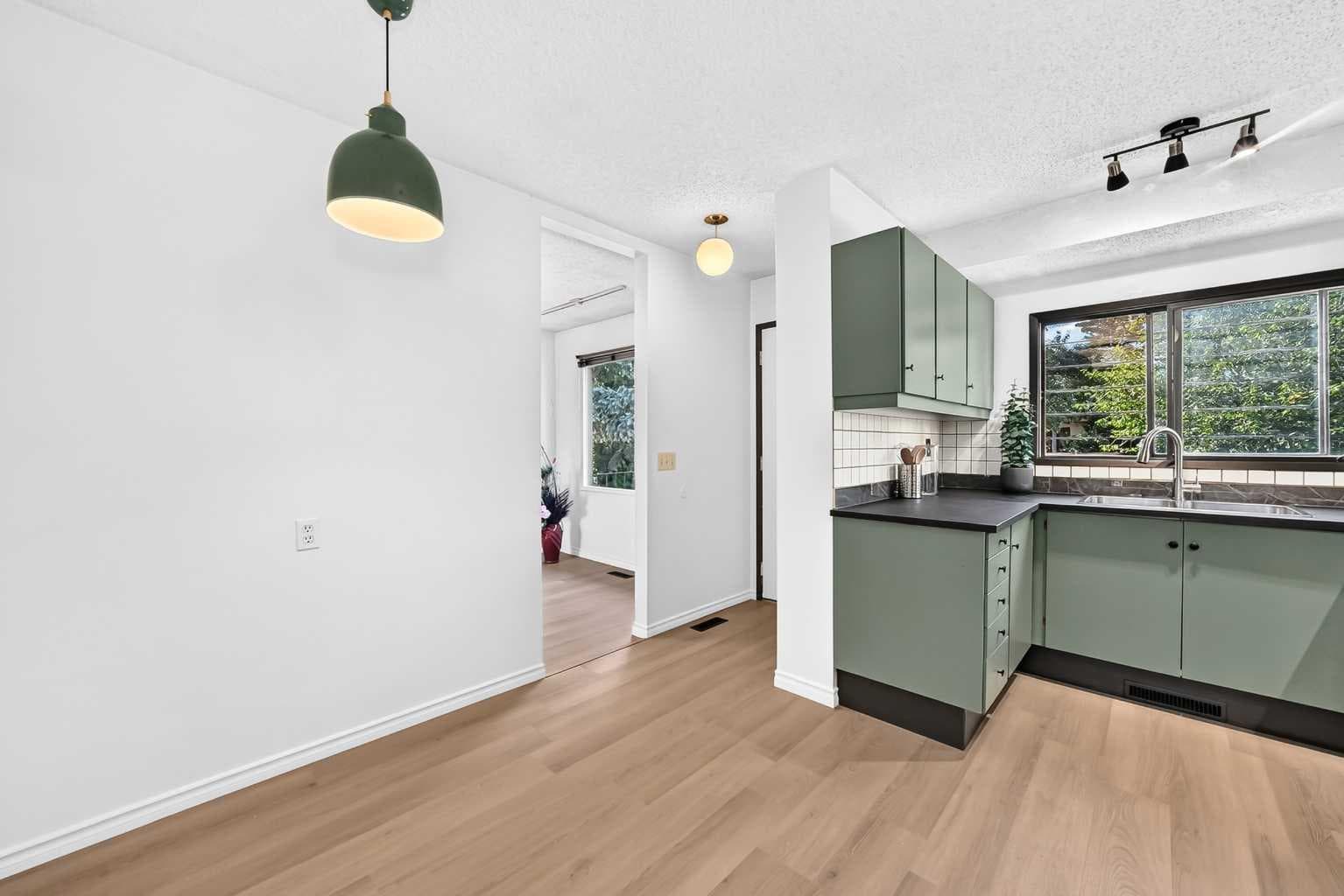 19 Hawkwood Drive NW